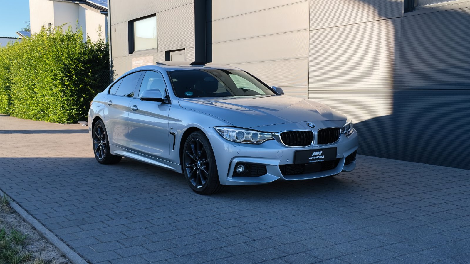BMW 420D GLACIERSILBER METALLIC — Hauptansicht