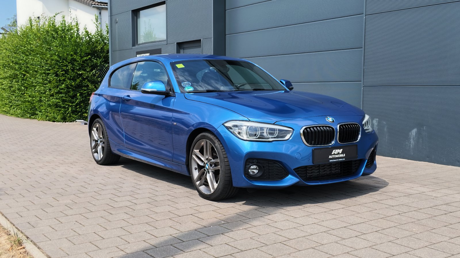 BMW 118i Blau — Hauptansicht