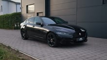 JAGUAR XE Schwarz — Bild 1 von 37