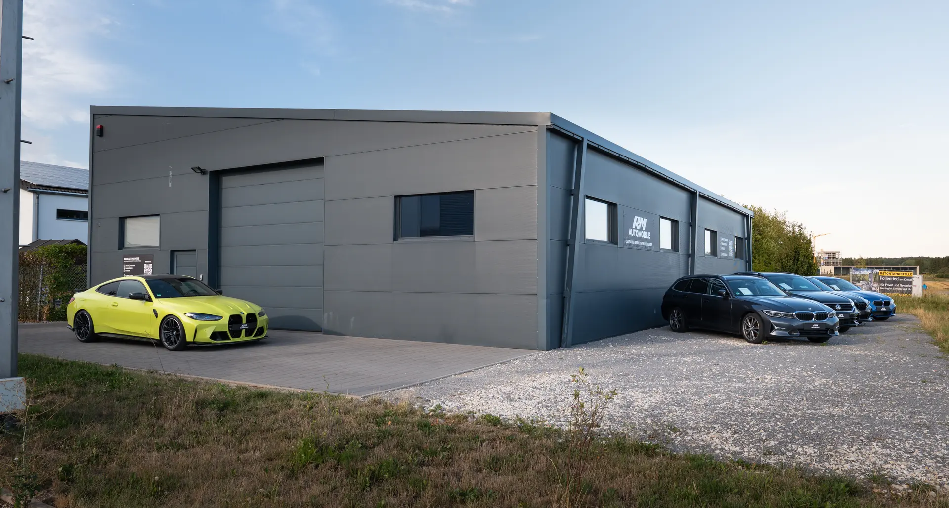 Die Halle von R&M Automobile in Hemau, Am Gewerbebogen 11